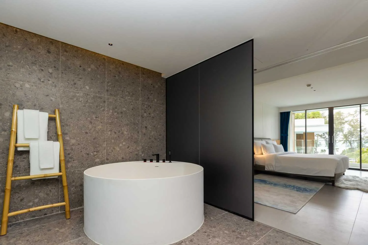 Property image - full photo 4