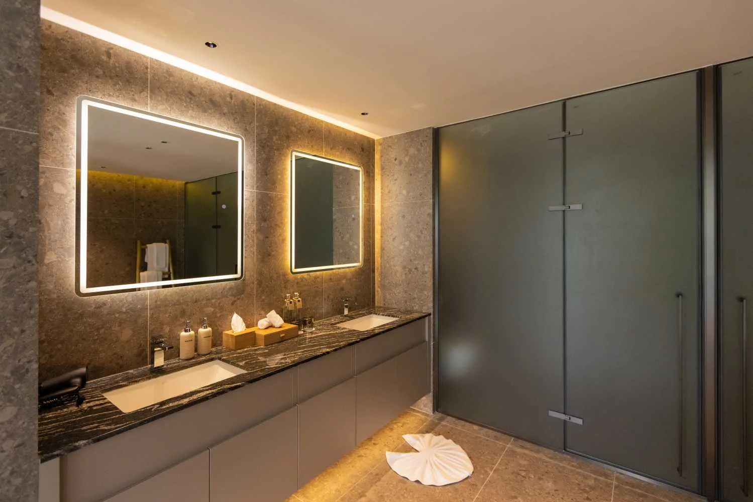 Property image - full photo 2