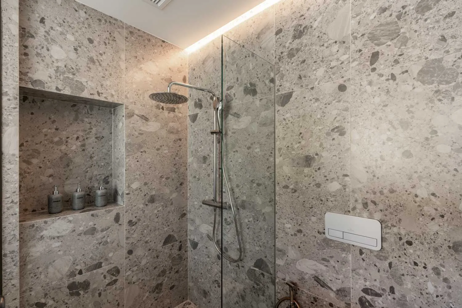 Property image - full photo 8