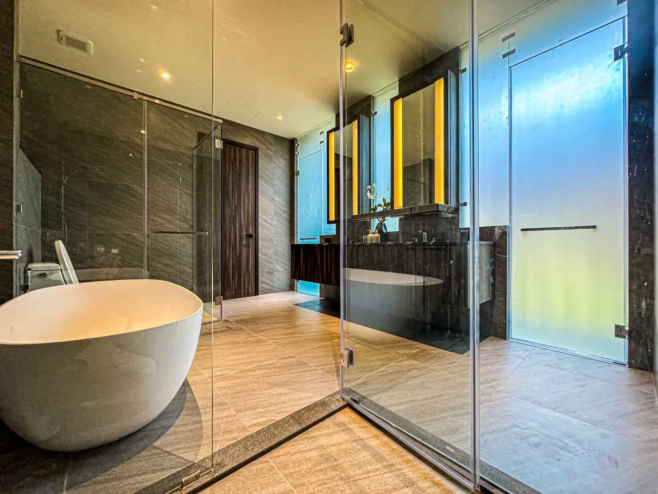 Property image - full photo 15
