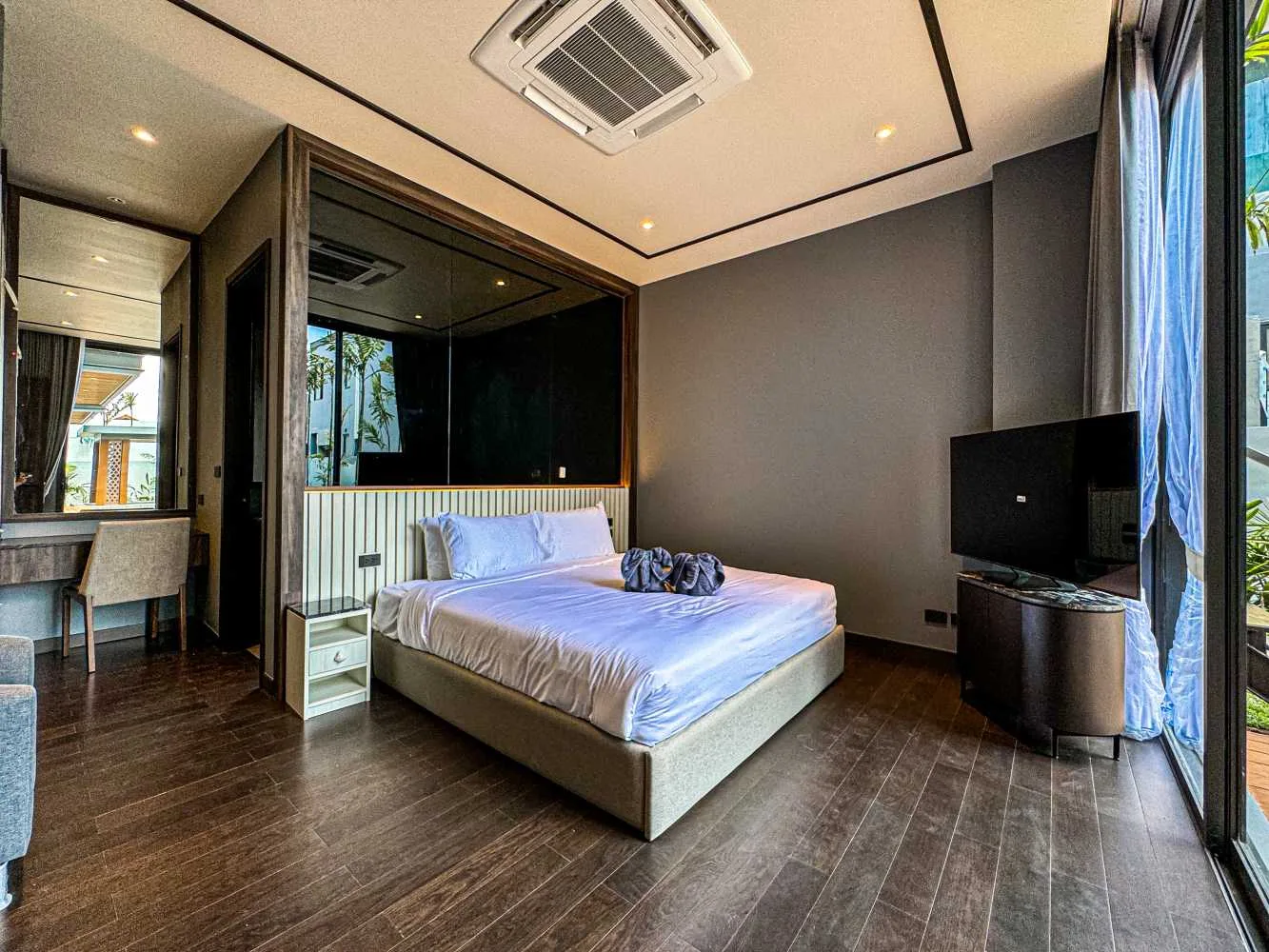 Property image - full photo 32
