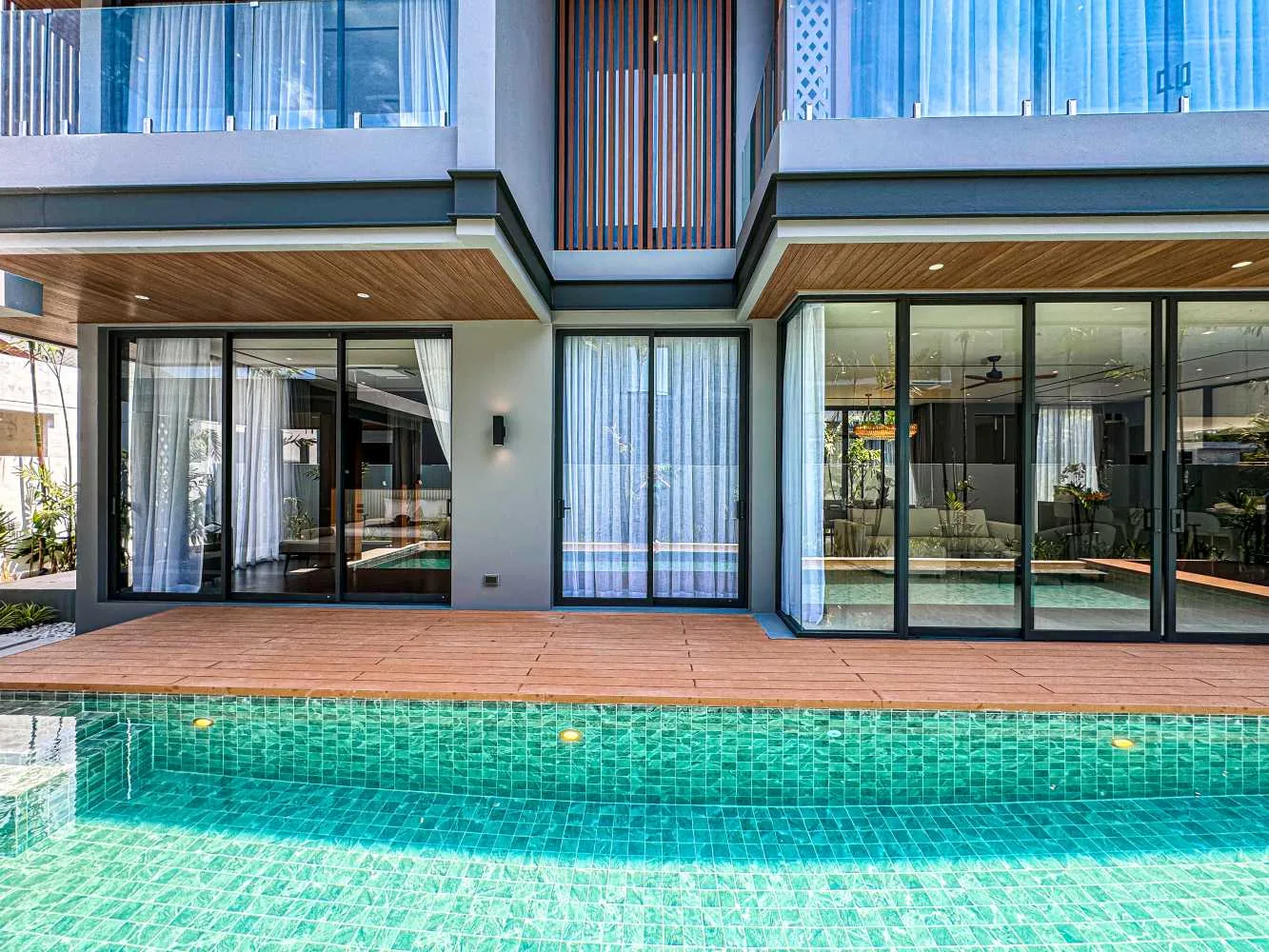 Property image - full photo 2