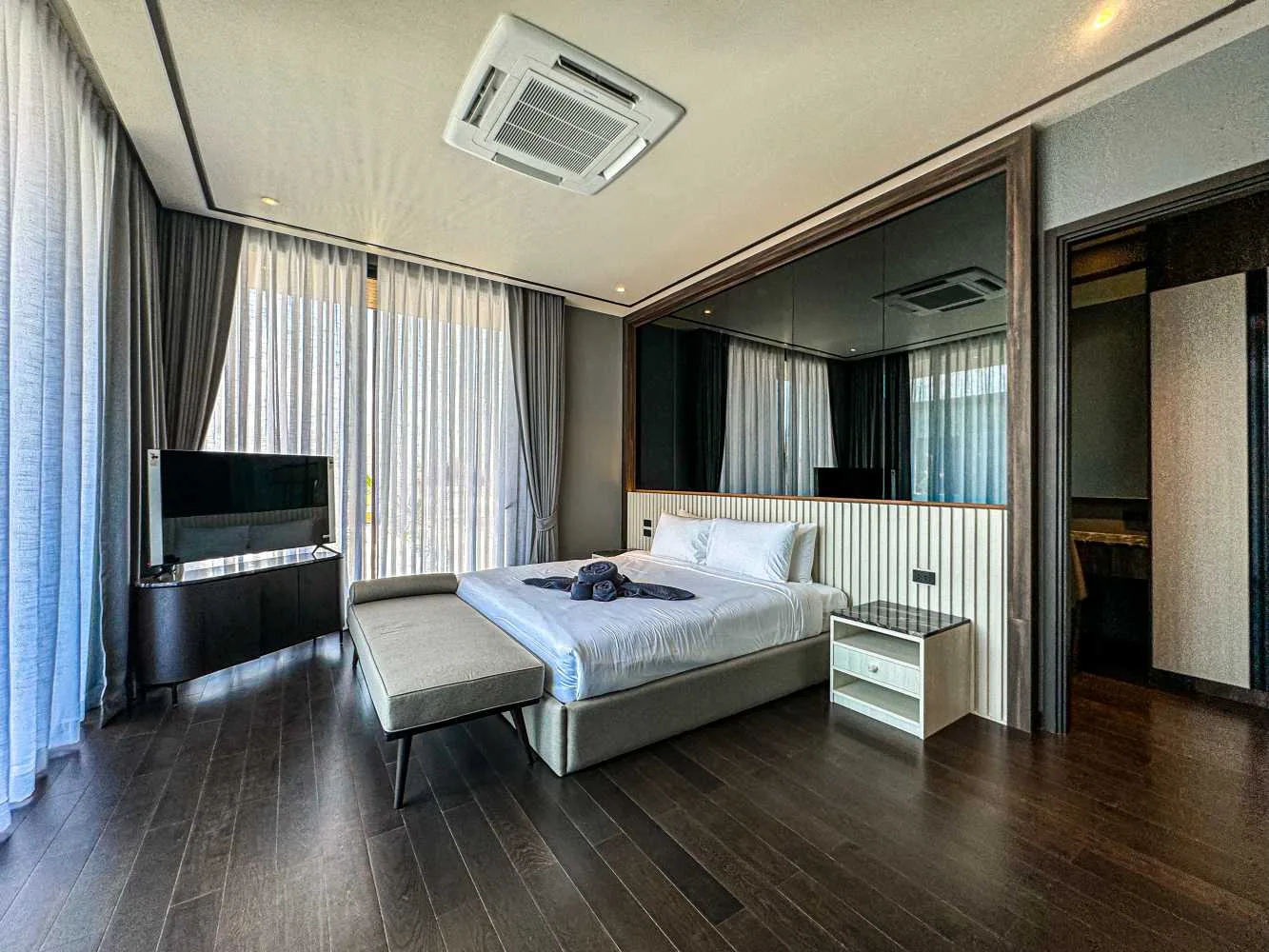 Property image - full photo 33