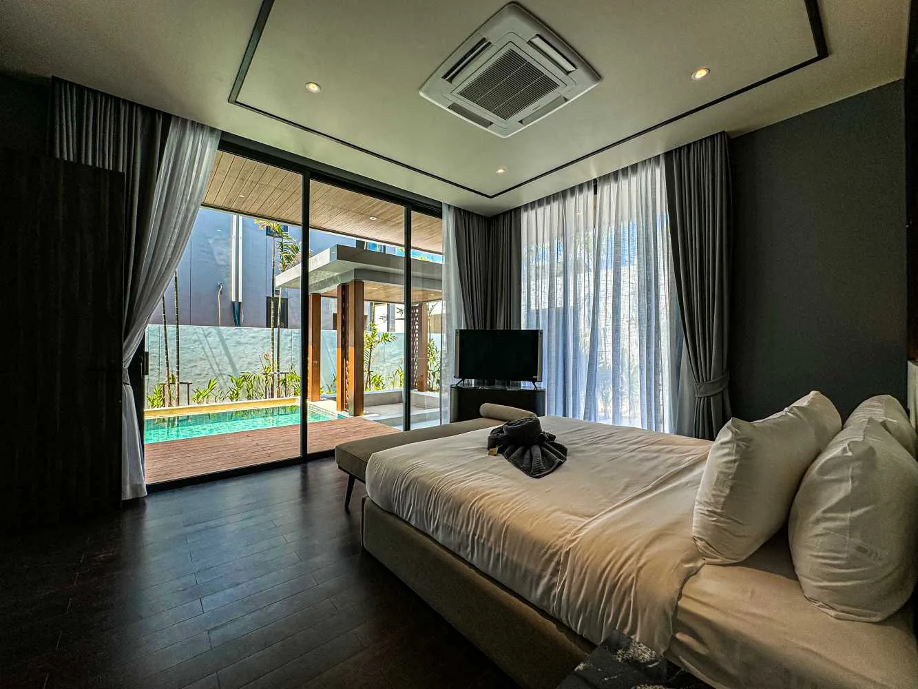 Property image - full photo 37