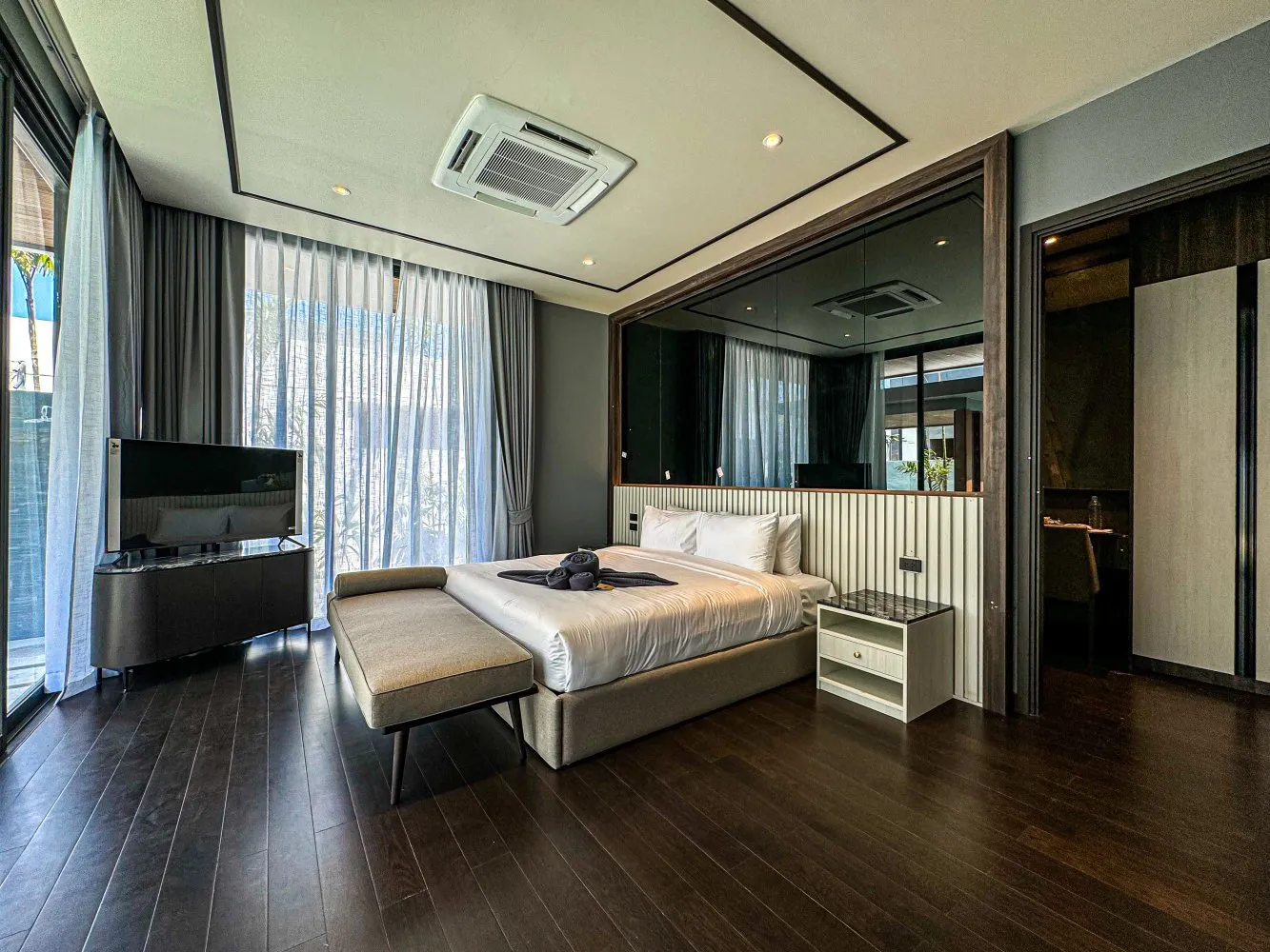 Property image - full photo 36