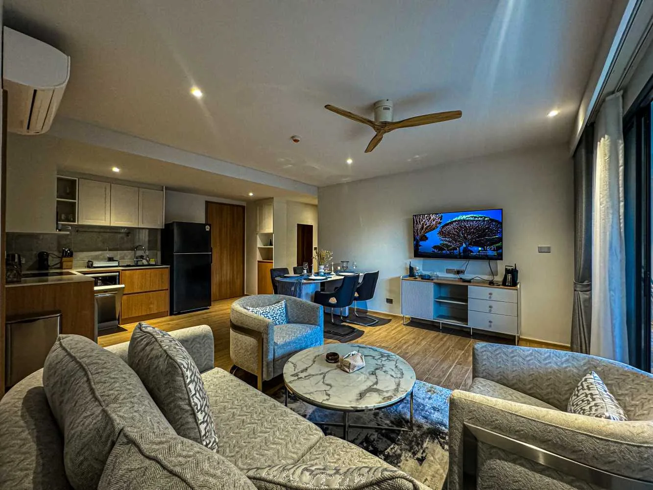 Property image - full photo 3