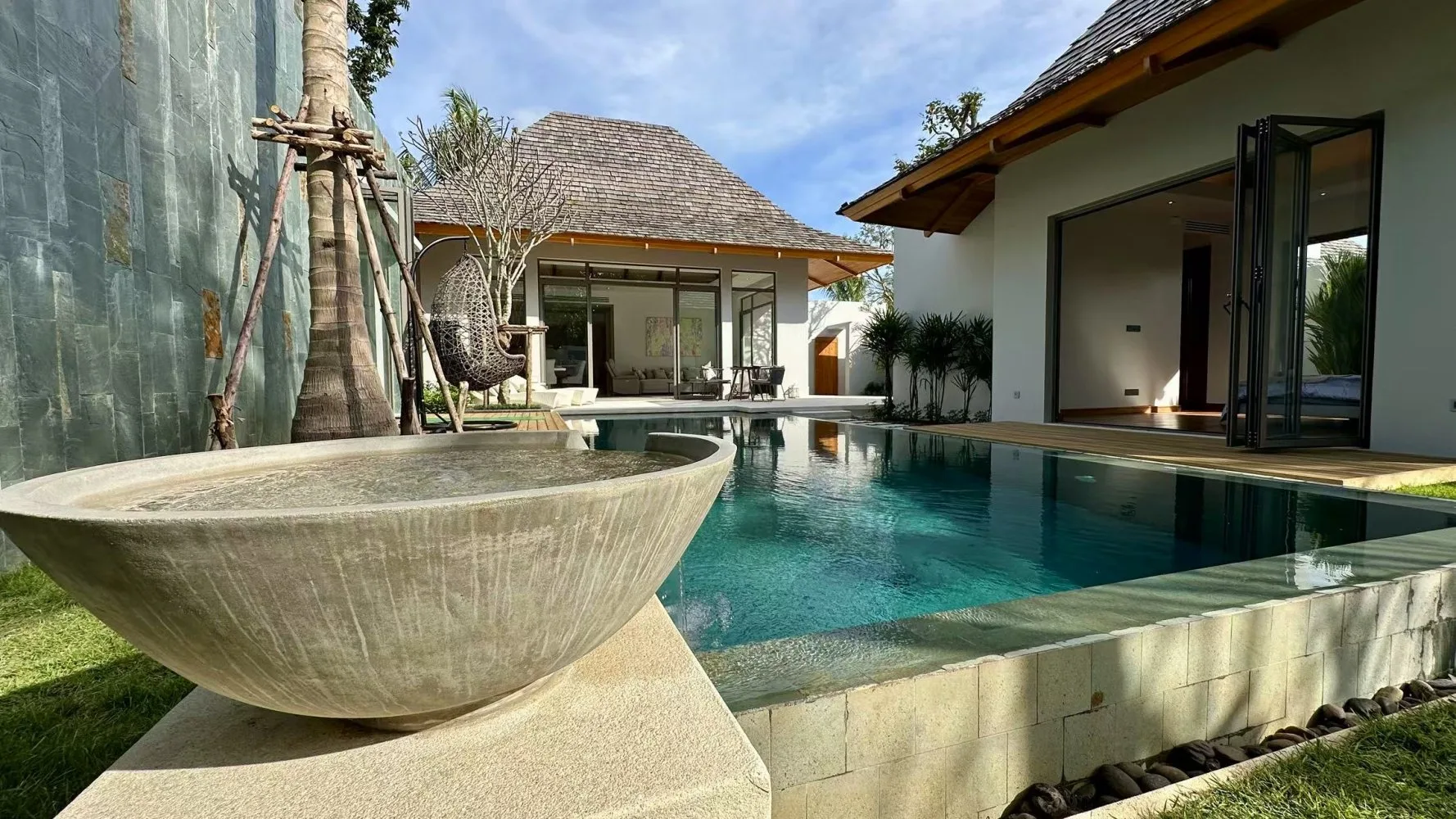 Property image - full photo 2