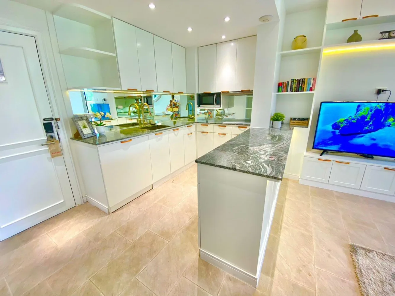 Property image - full photo 4