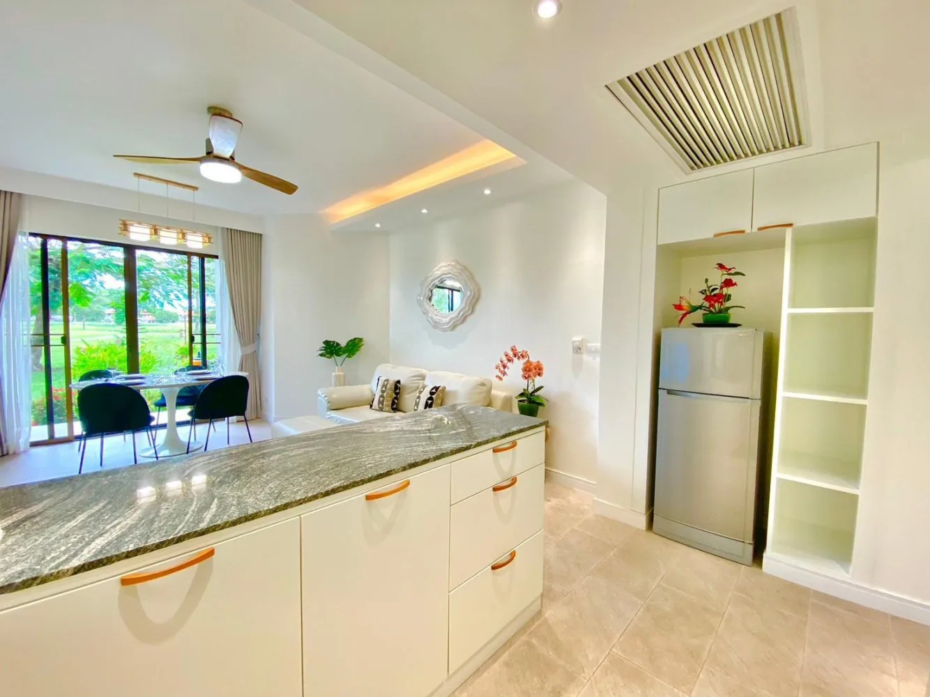 Property image - full photo 2