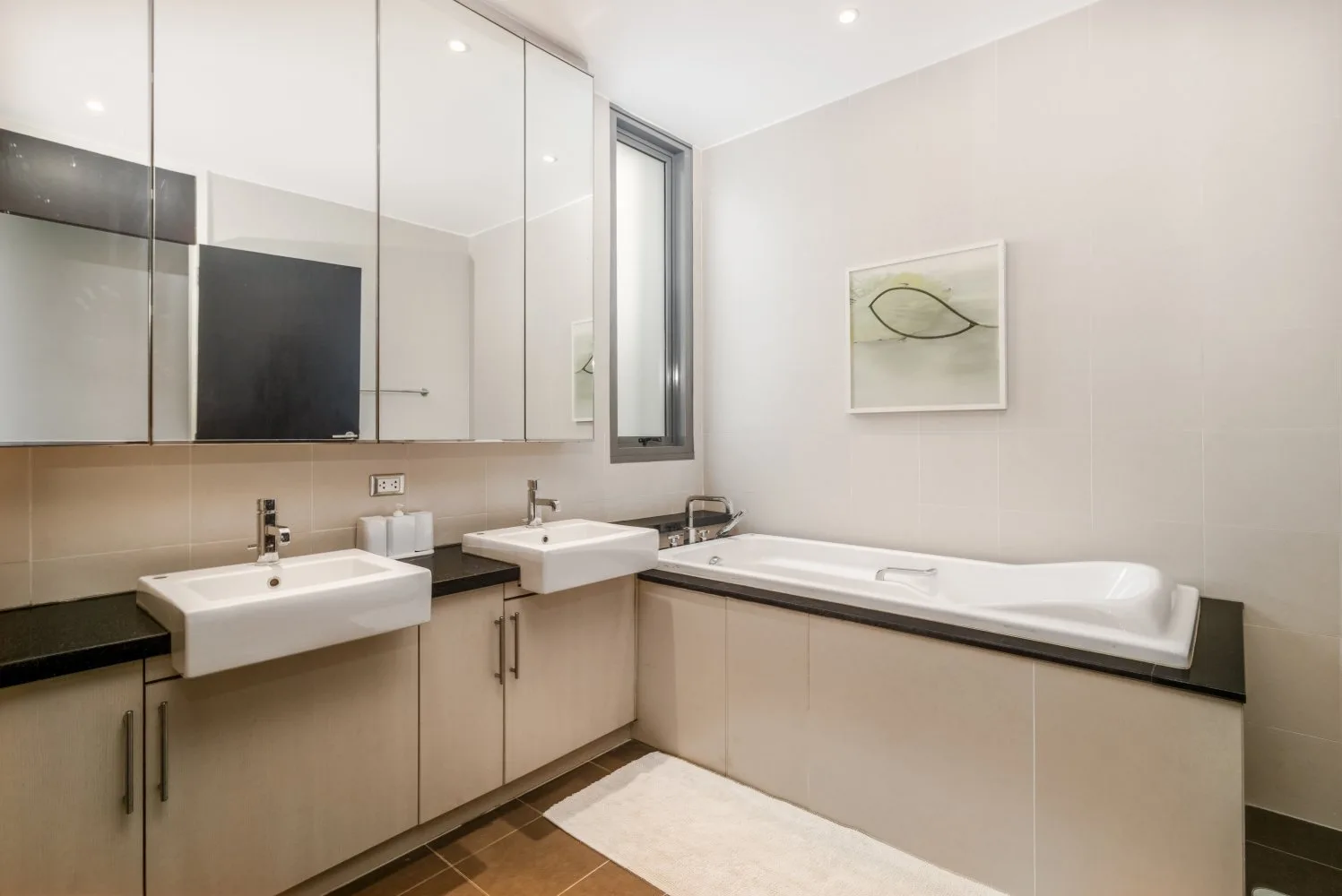 Property image - full photo 11