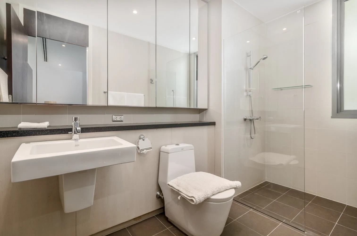 Property image - full photo 14