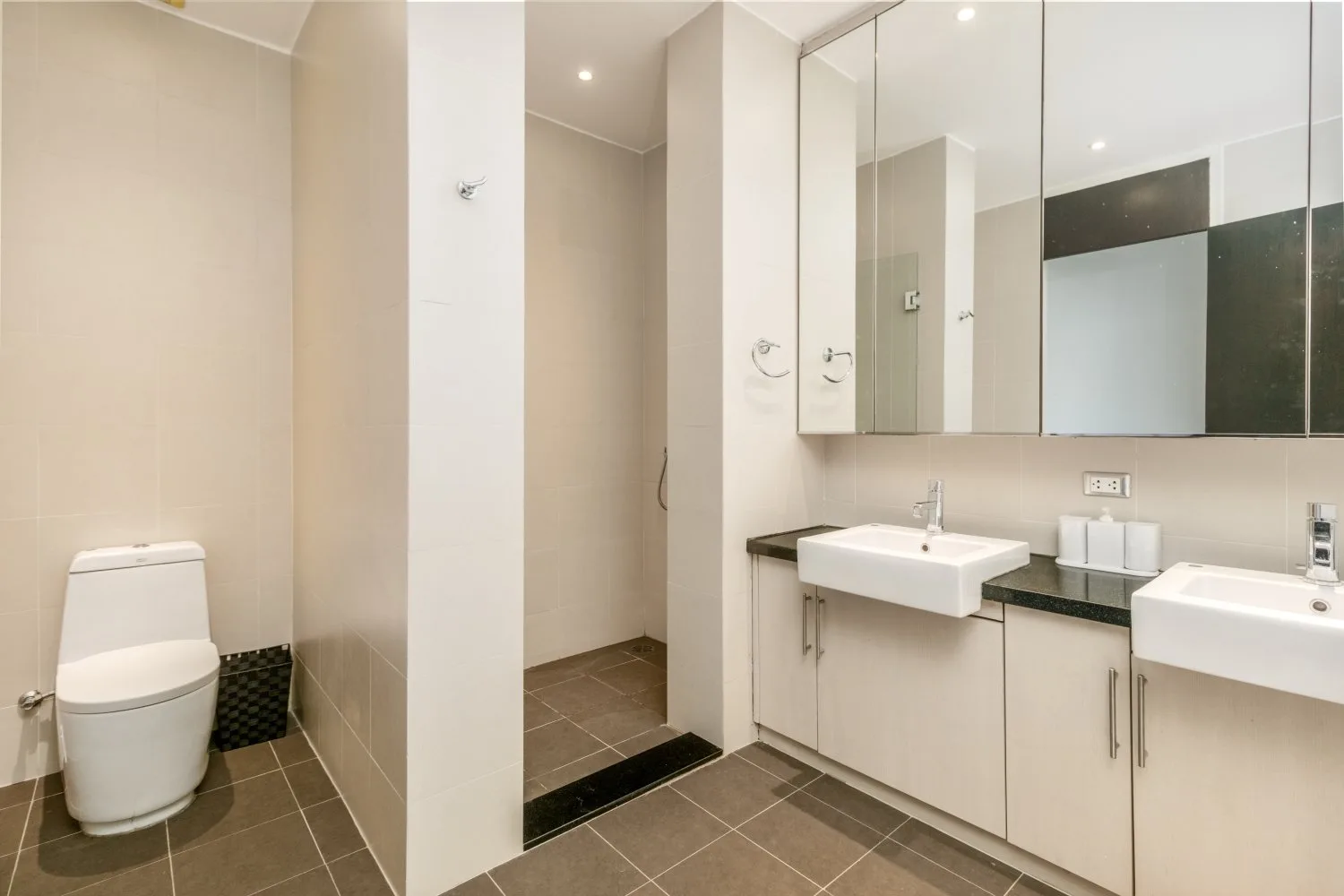 Property image - full photo 15