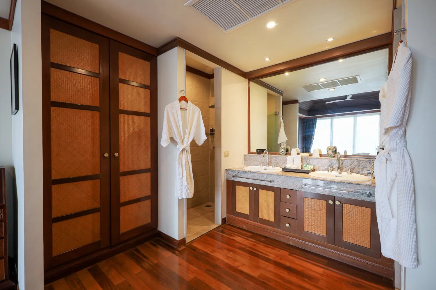 Property image - full photo 37