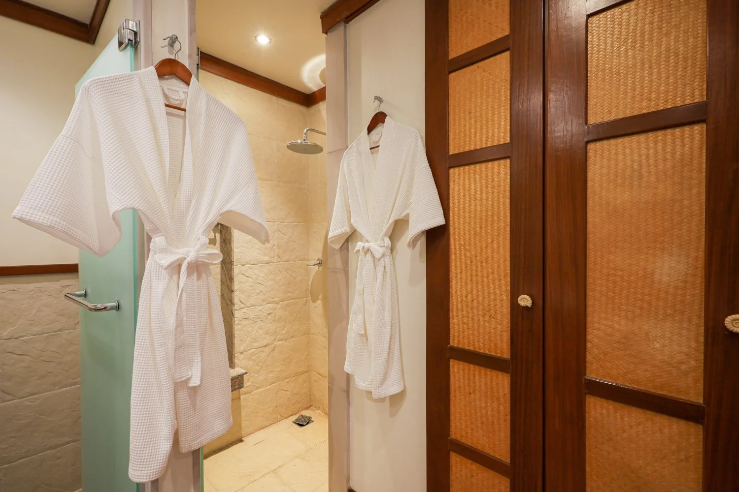 Property image - full photo 32