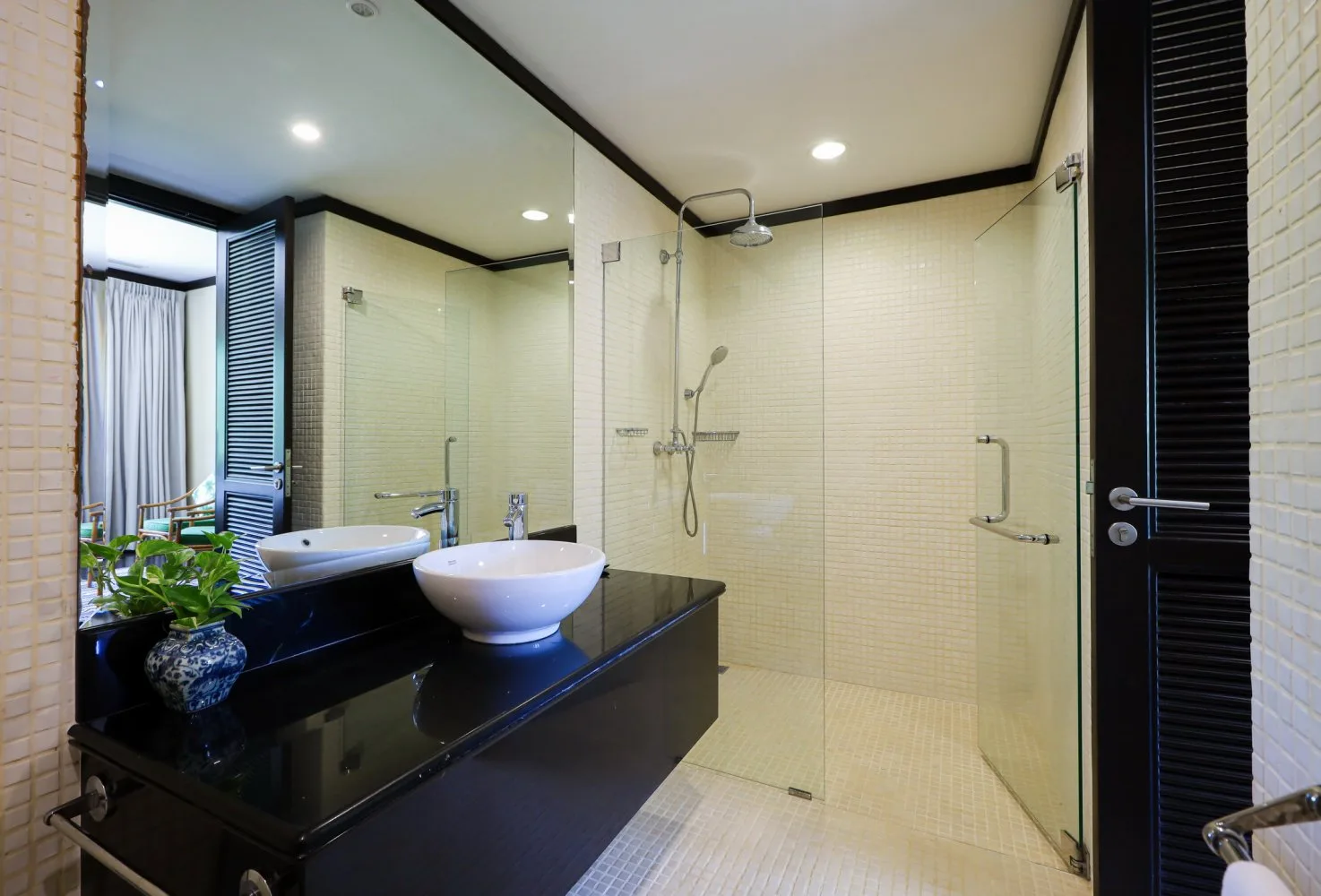Property image - full photo 28