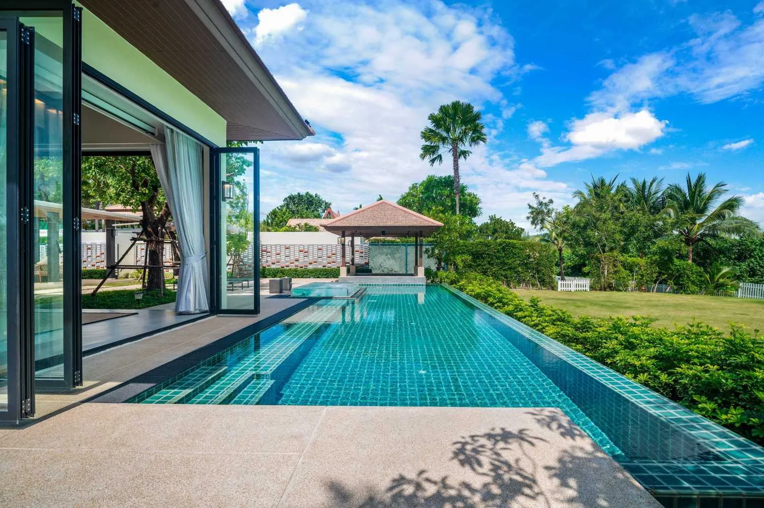 Property image - full photo 2