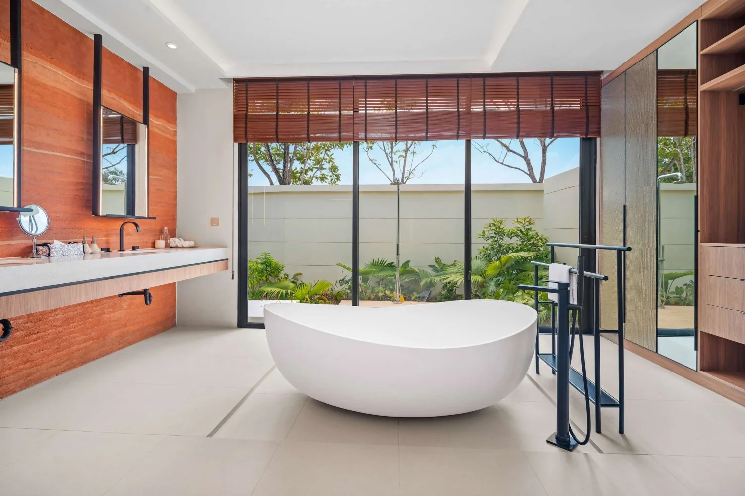 Property image - full photo 13