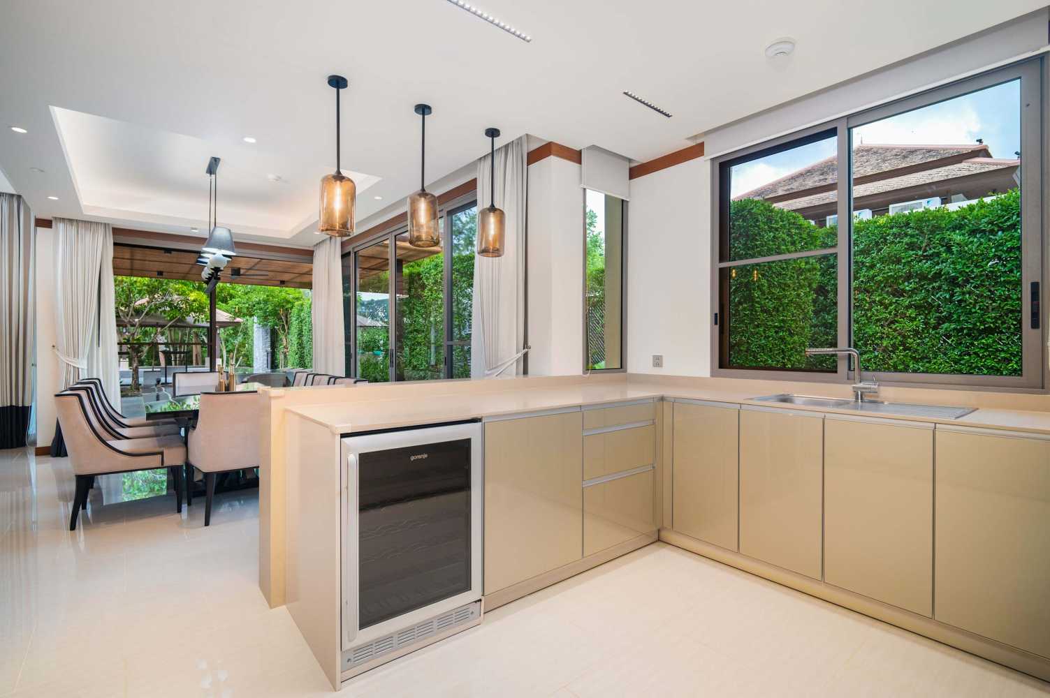 Property image - full photo 10