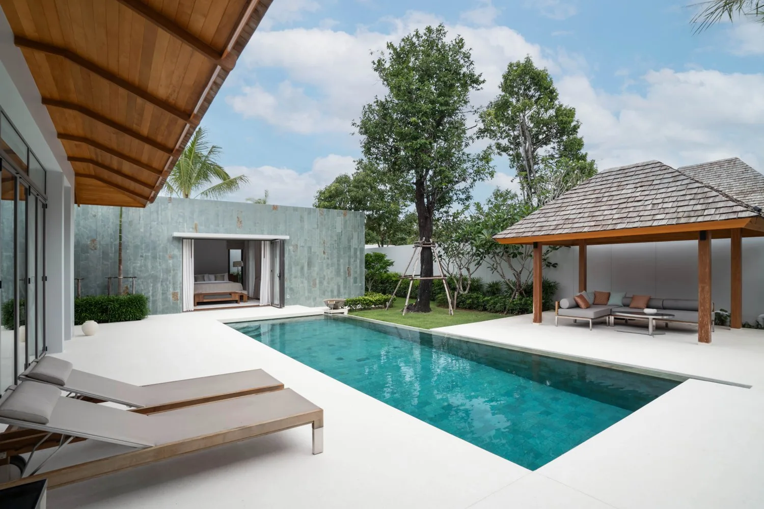 Property image - full photo 2