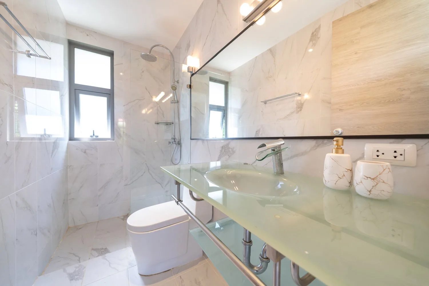 Property image - full photo 15