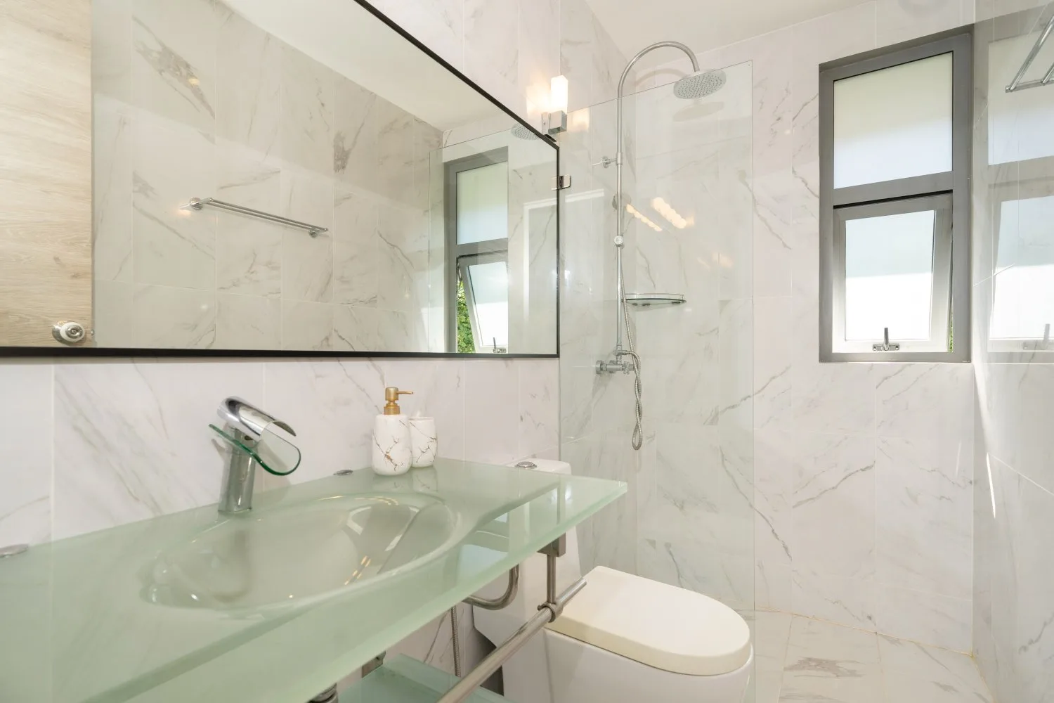 Property image - full photo 13