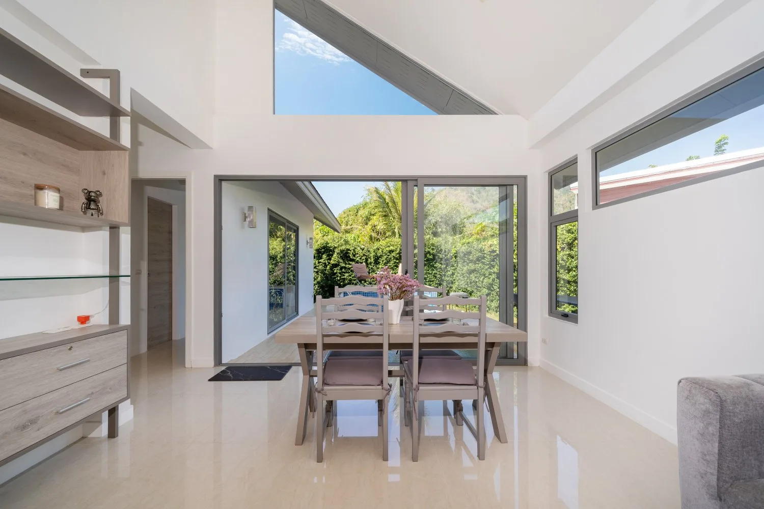 Property image - full photo 4
