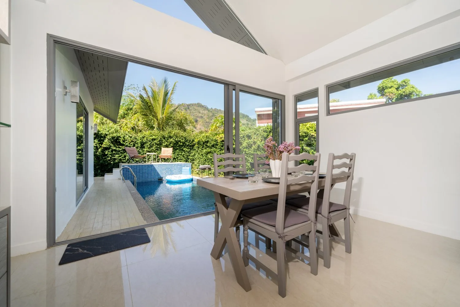 Property image - full photo 2