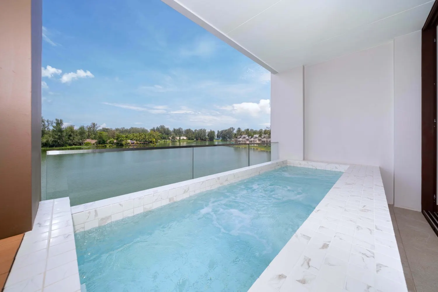 Property image - full photo 2