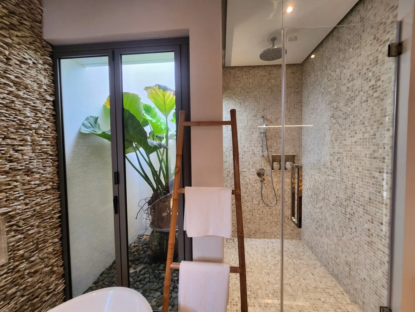 Property image - full photo 11