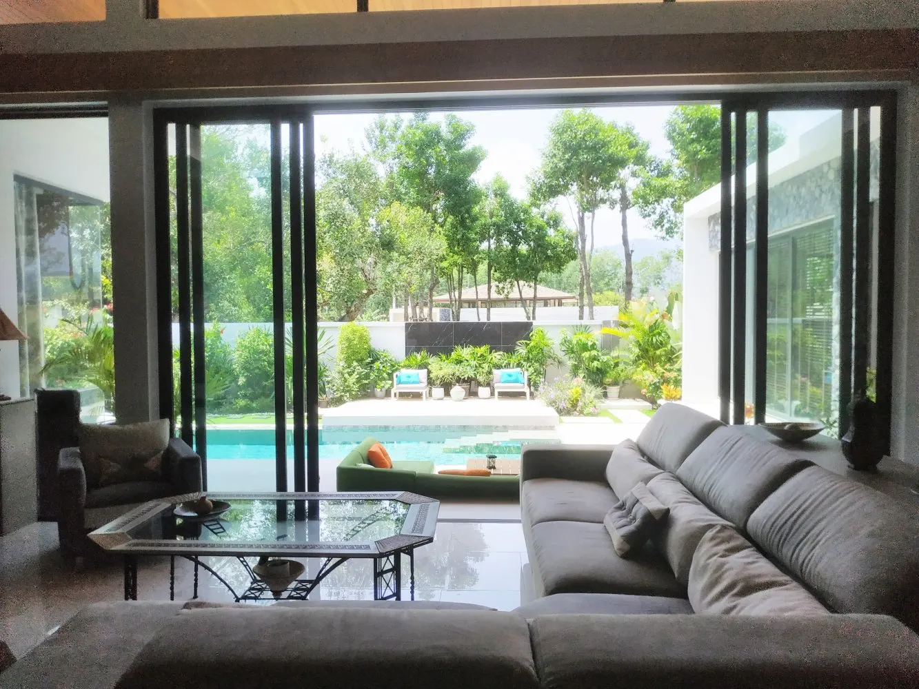Property image - full photo 2