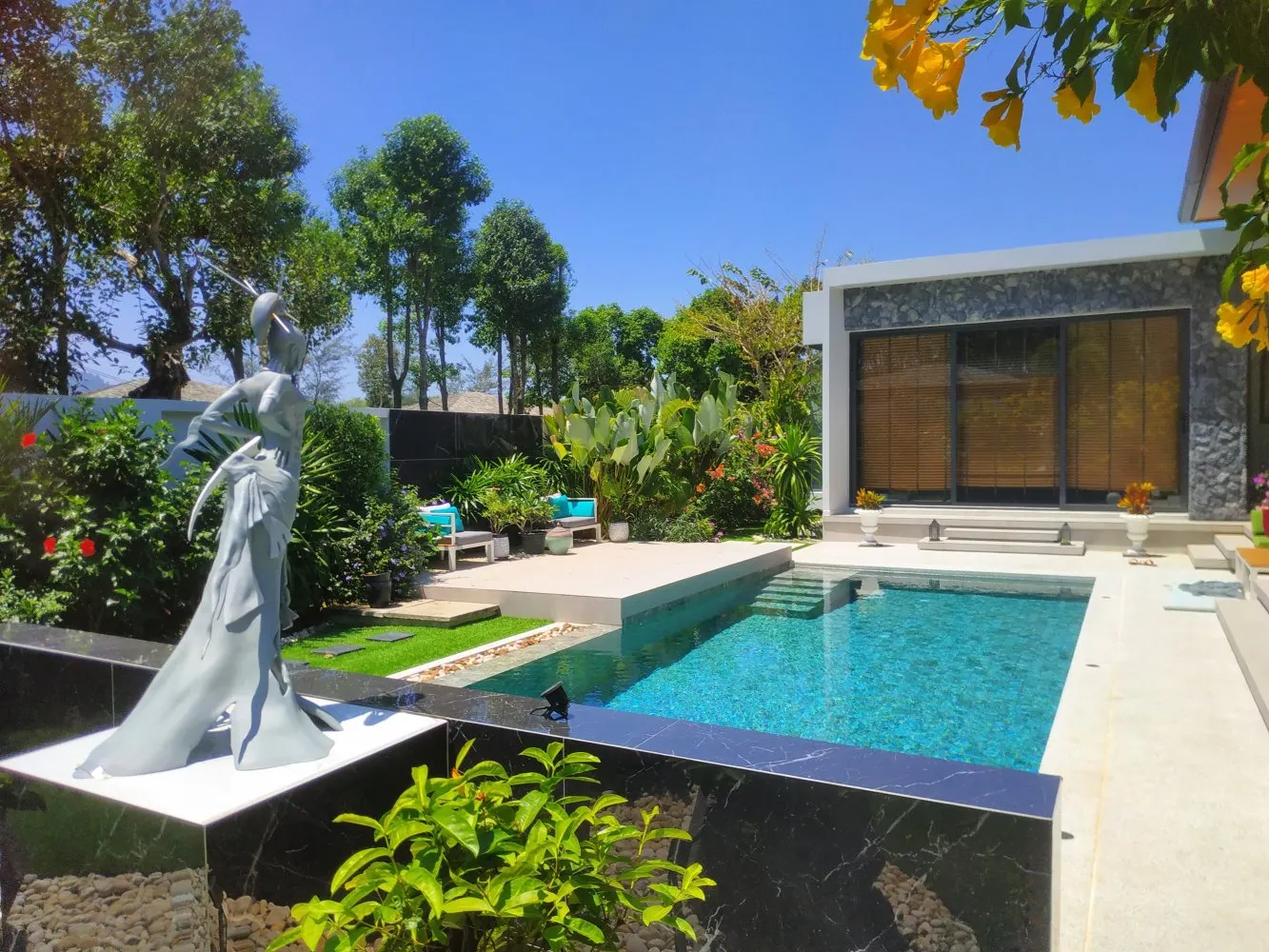 Property image - full photo 1