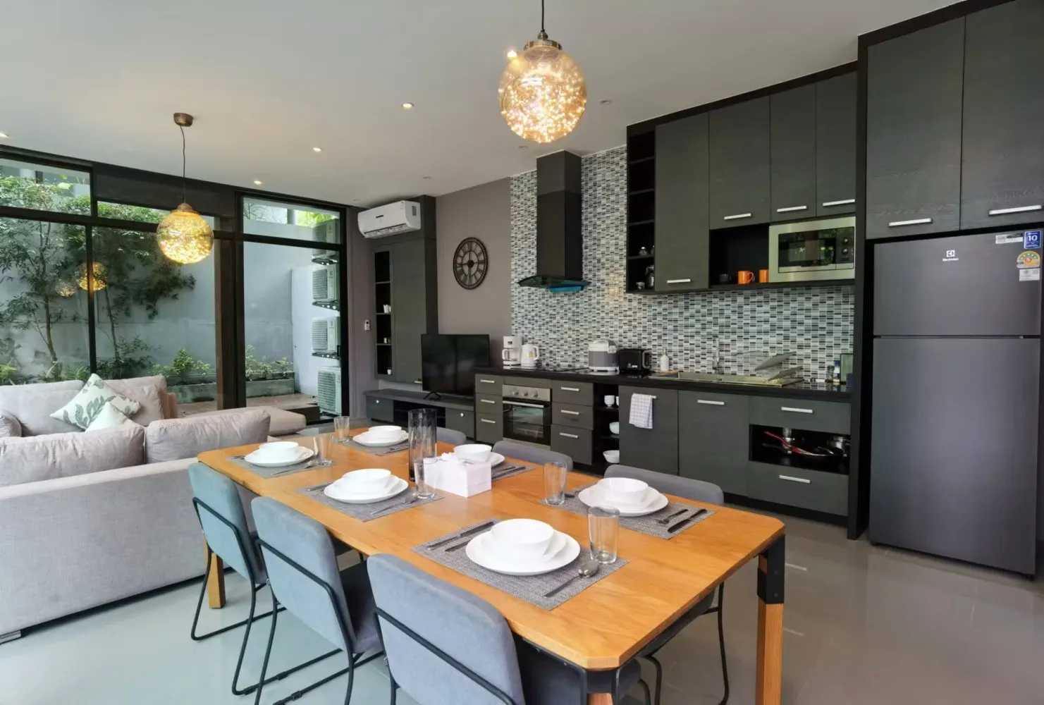 Property image - full photo 4