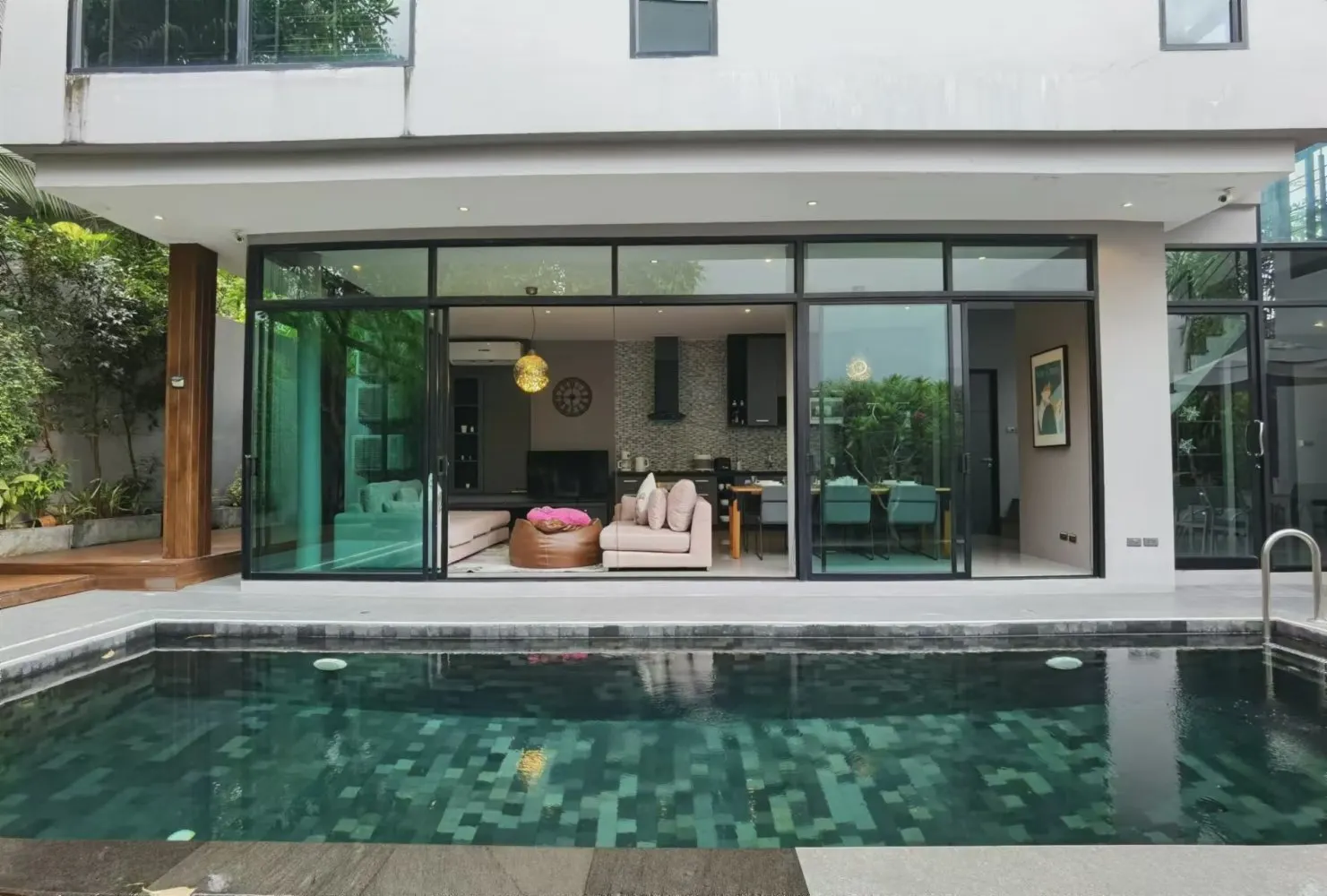 Property image - full photo 2