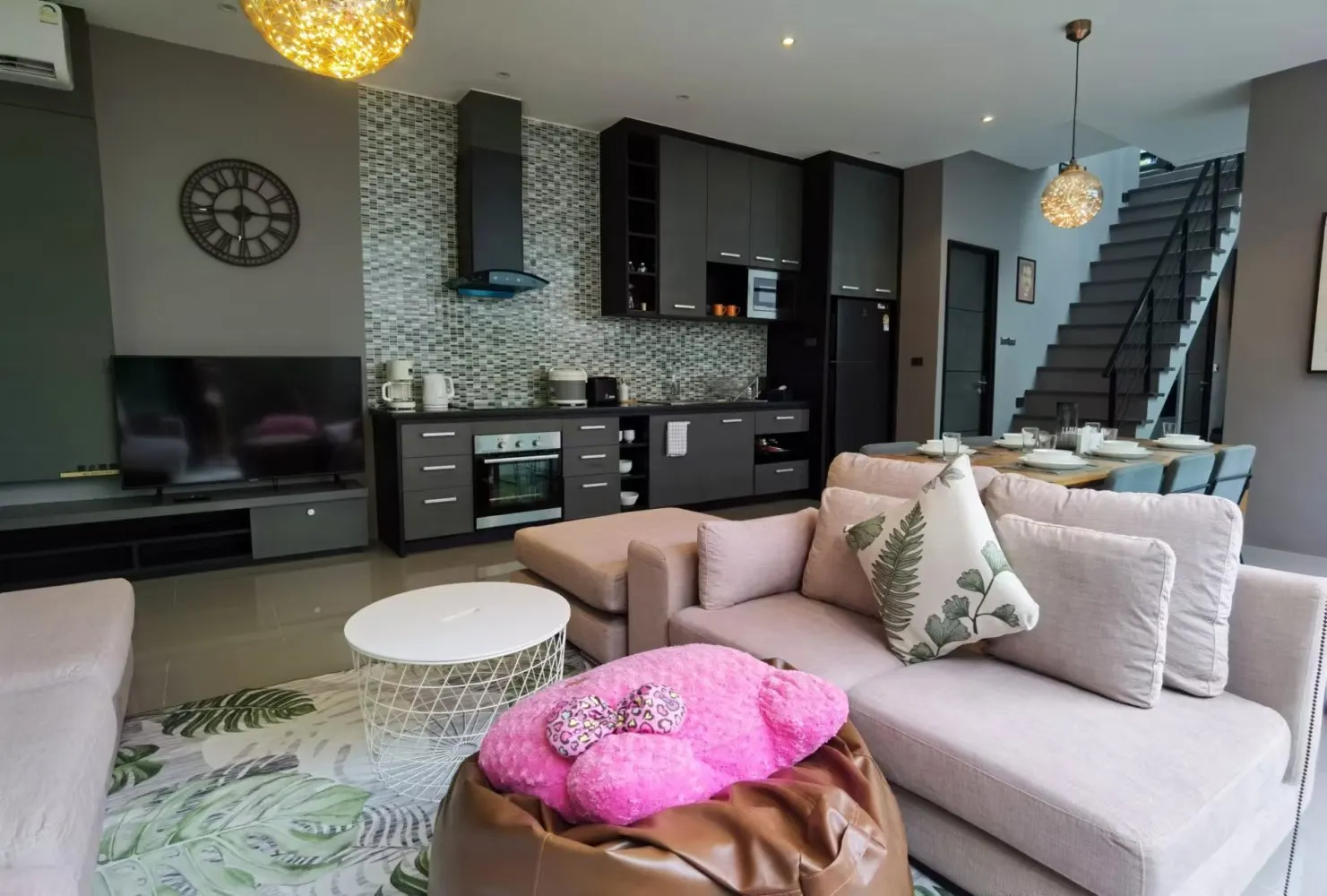 Property image - full photo 11