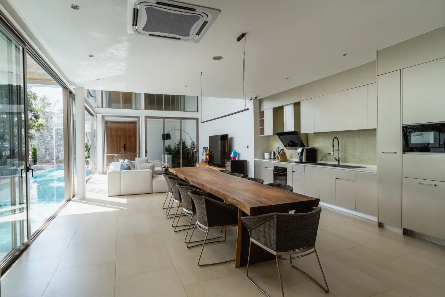 Property image - full photo 9