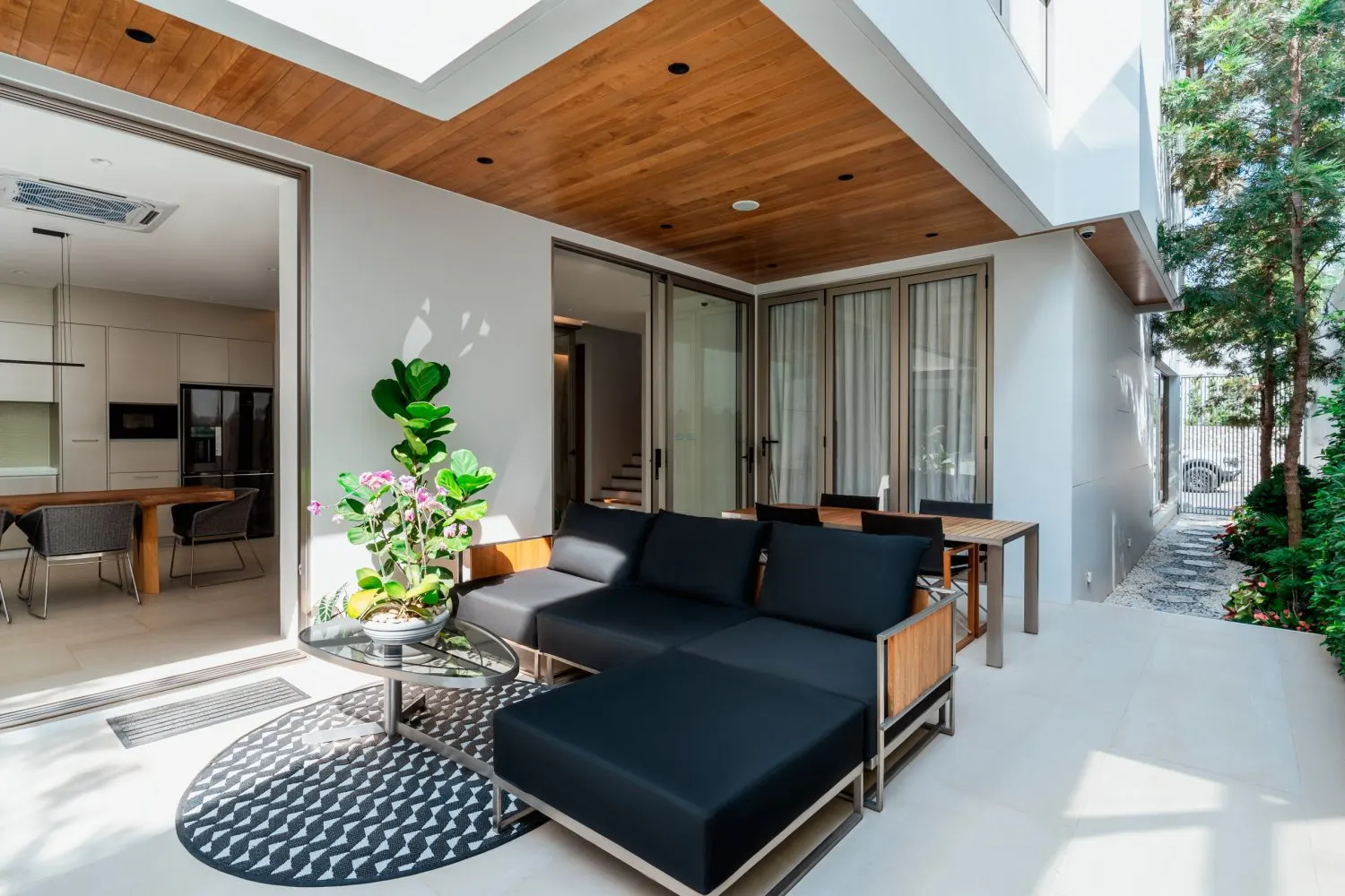 Property image - full photo 10