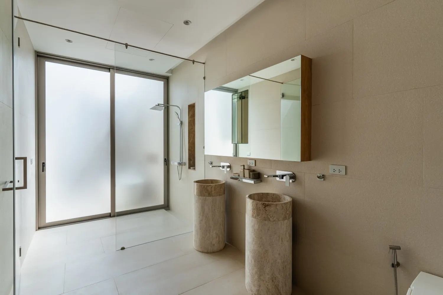 Property image - full photo 37