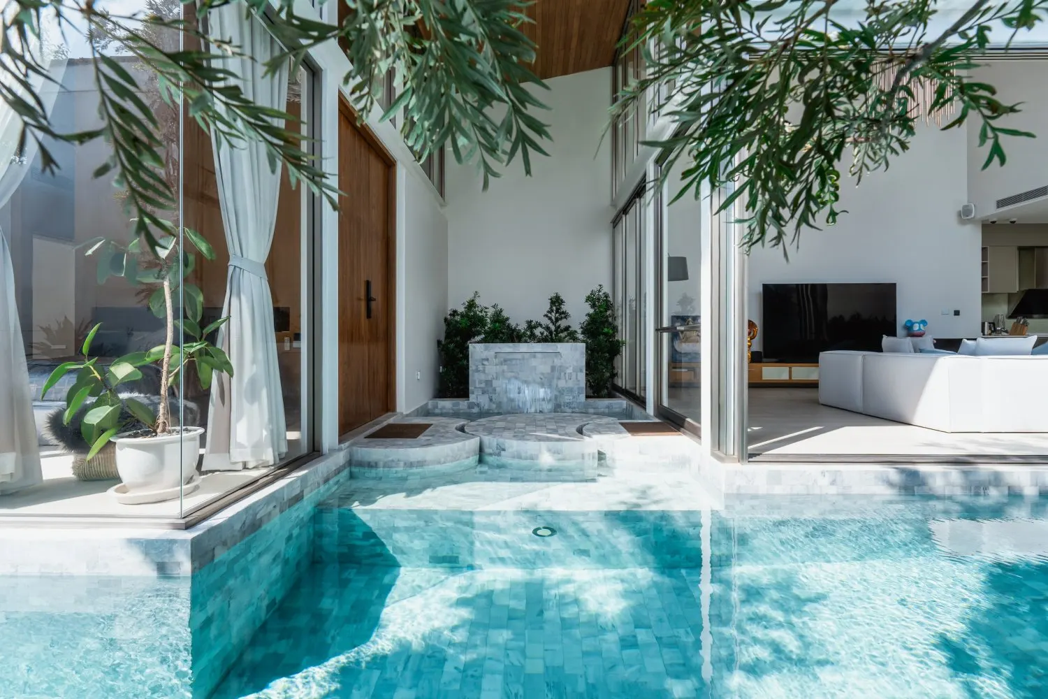 Property image - full photo 2