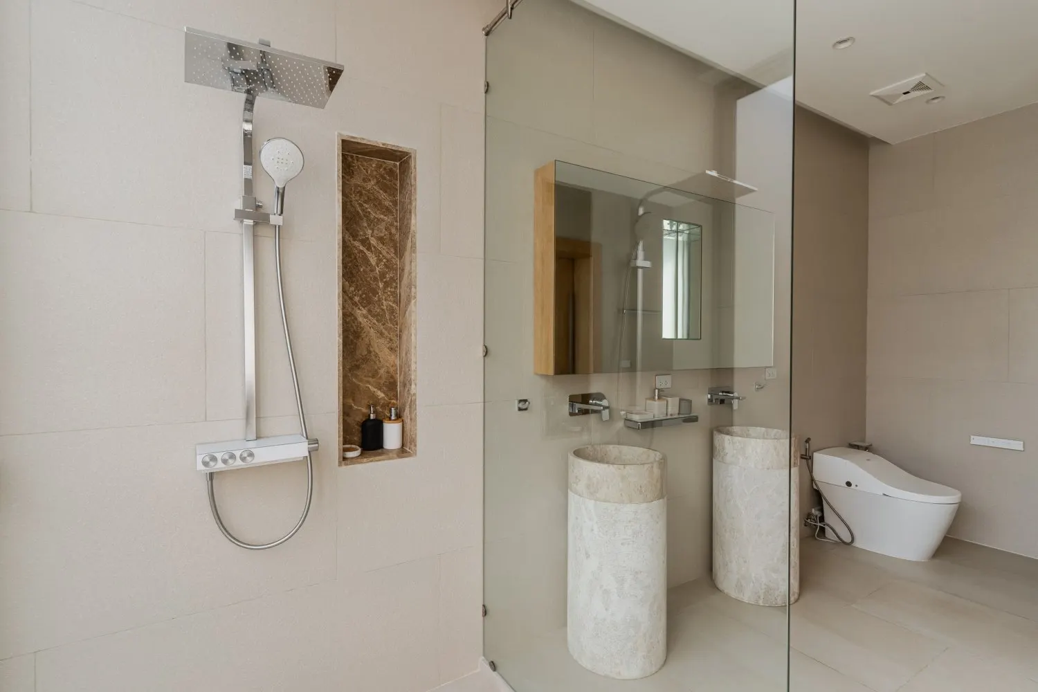 Property image - full photo 38