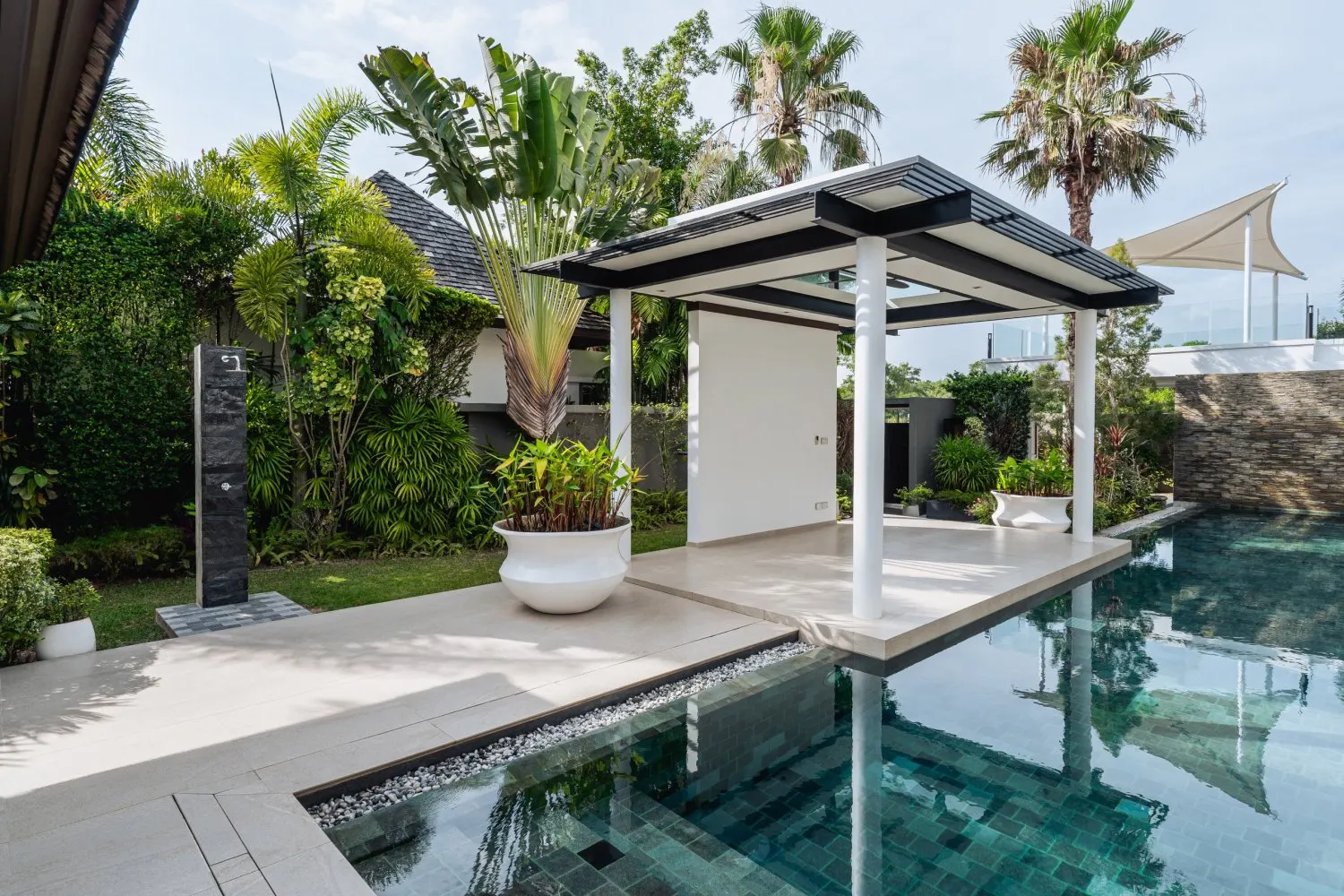 Property image - full photo 4