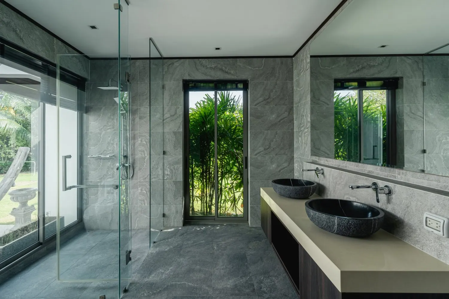 Property image - full photo 28