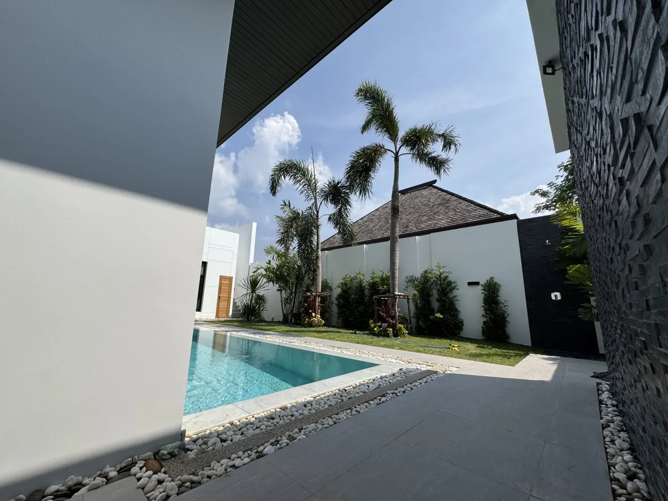Property image - full photo 37