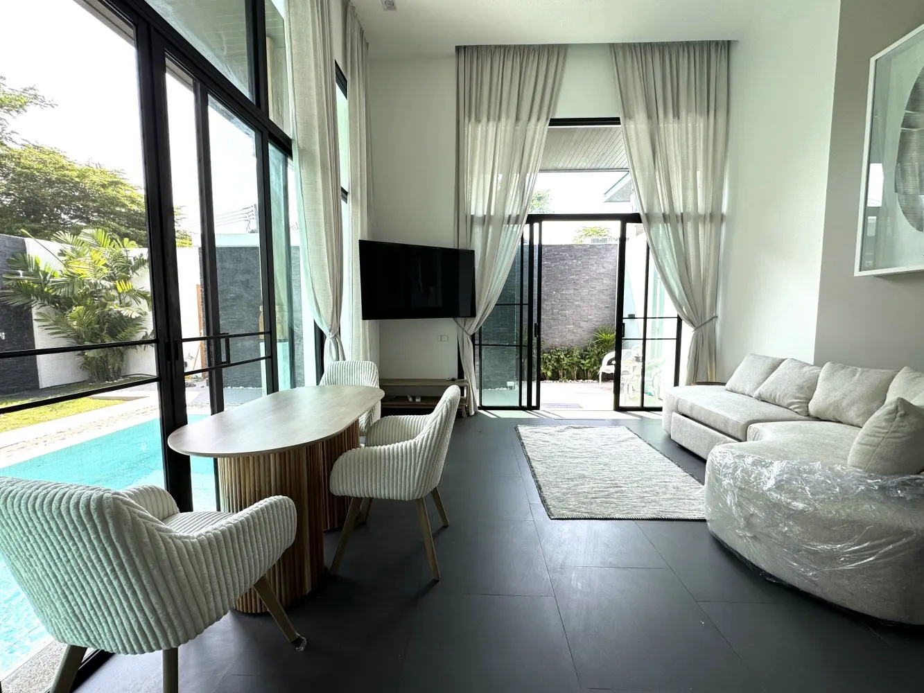 Property image - full photo 11