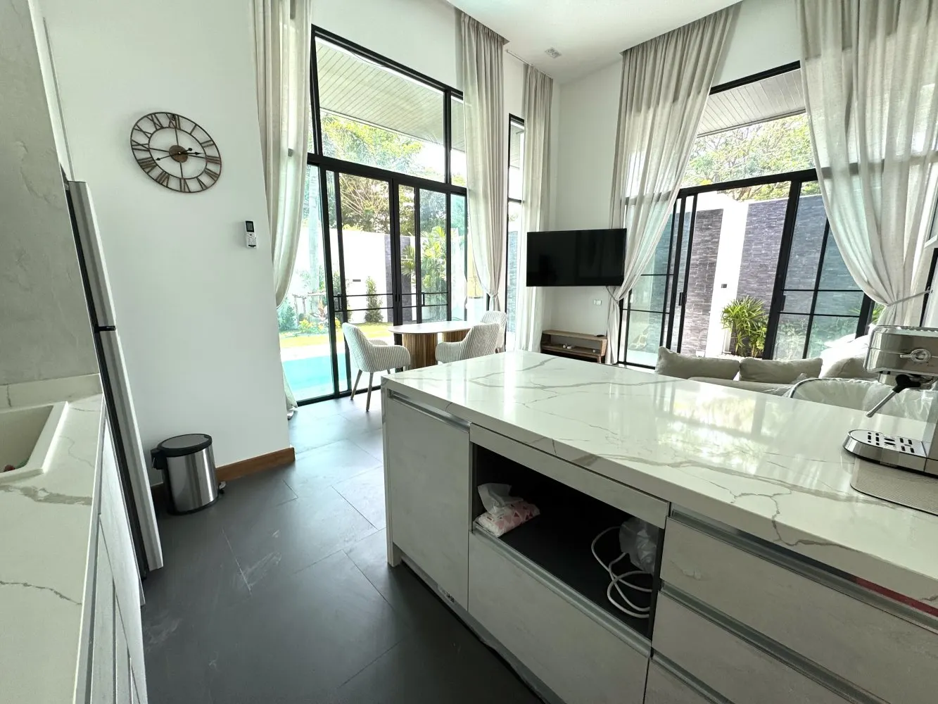 Property image - full photo 10