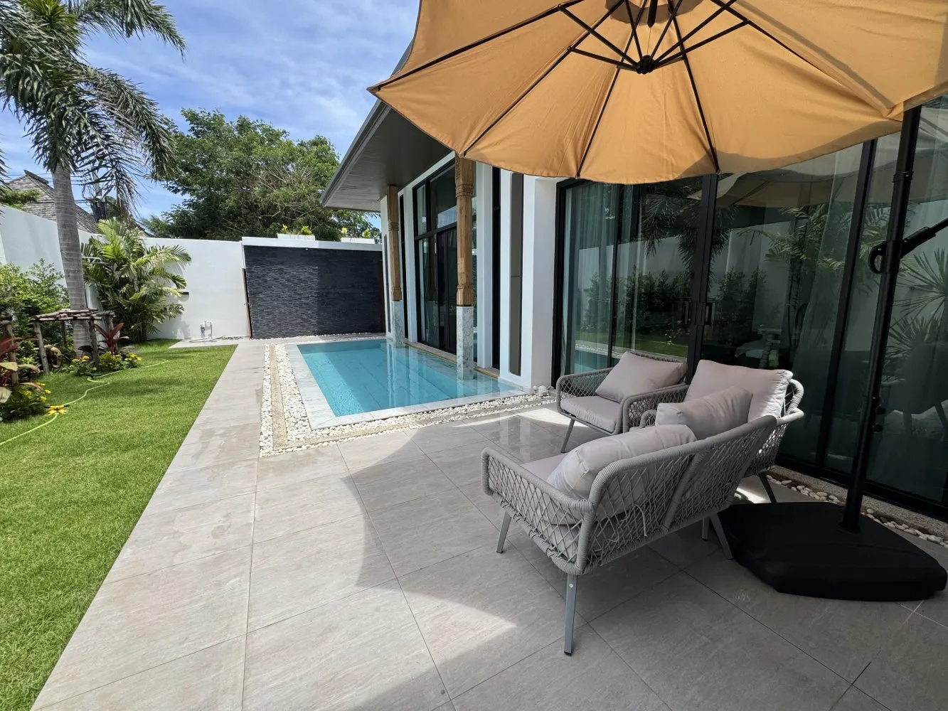 Property image - full photo 2