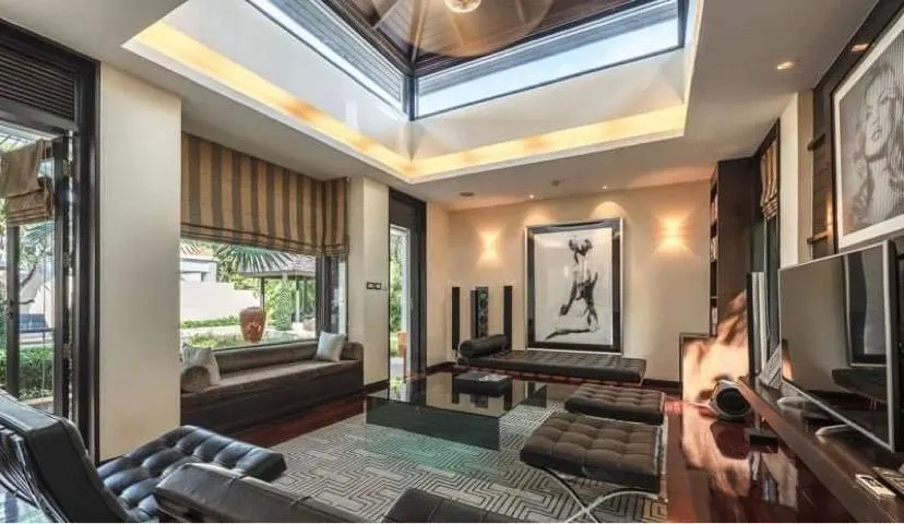 Property image - full photo 3