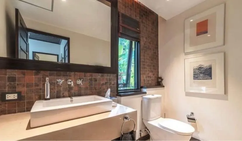Property image - full photo 12