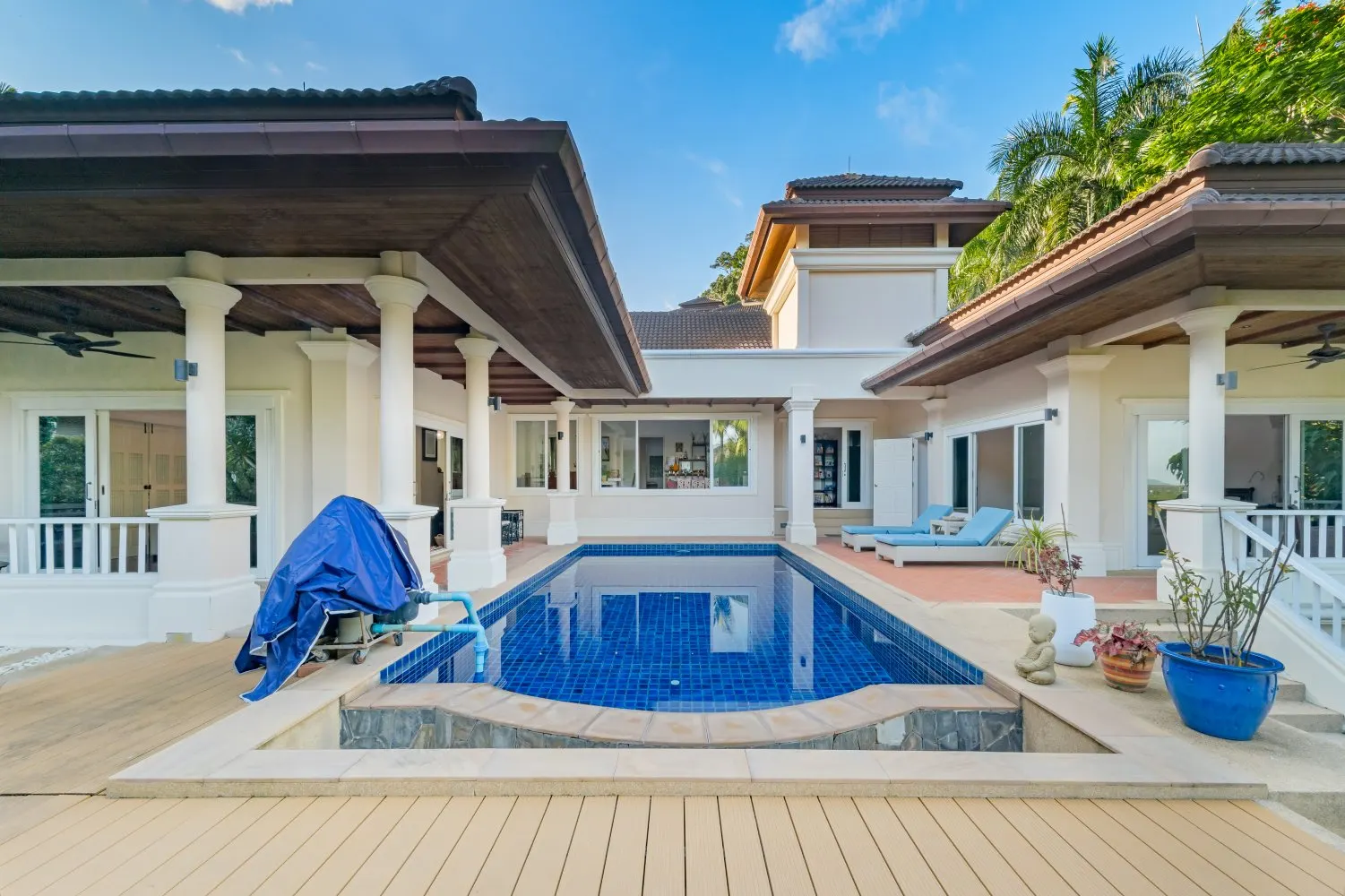 Property image - full photo 2