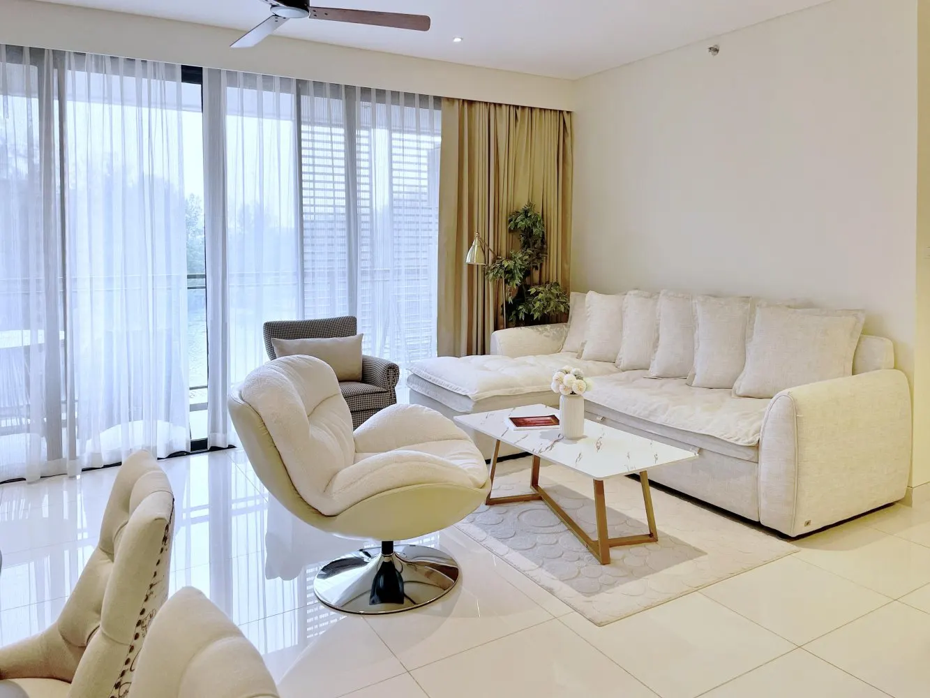 Property image - full photo 2