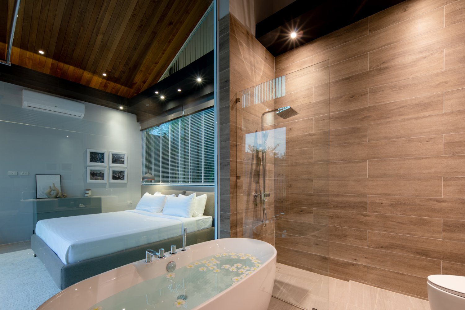 Property image - full photo 15